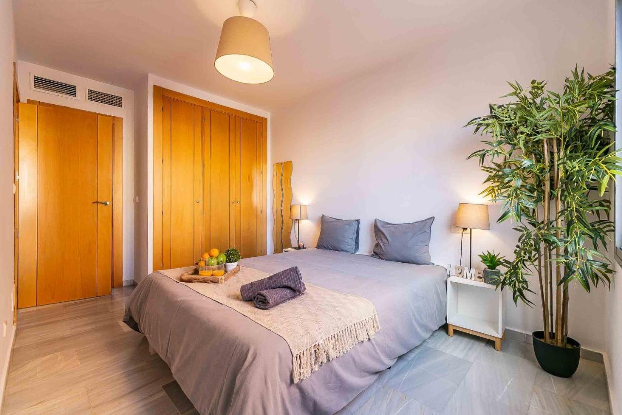 Carlos Haya Beautiful Apartment With Parking Malaga Zewnętrze zdjęcie
